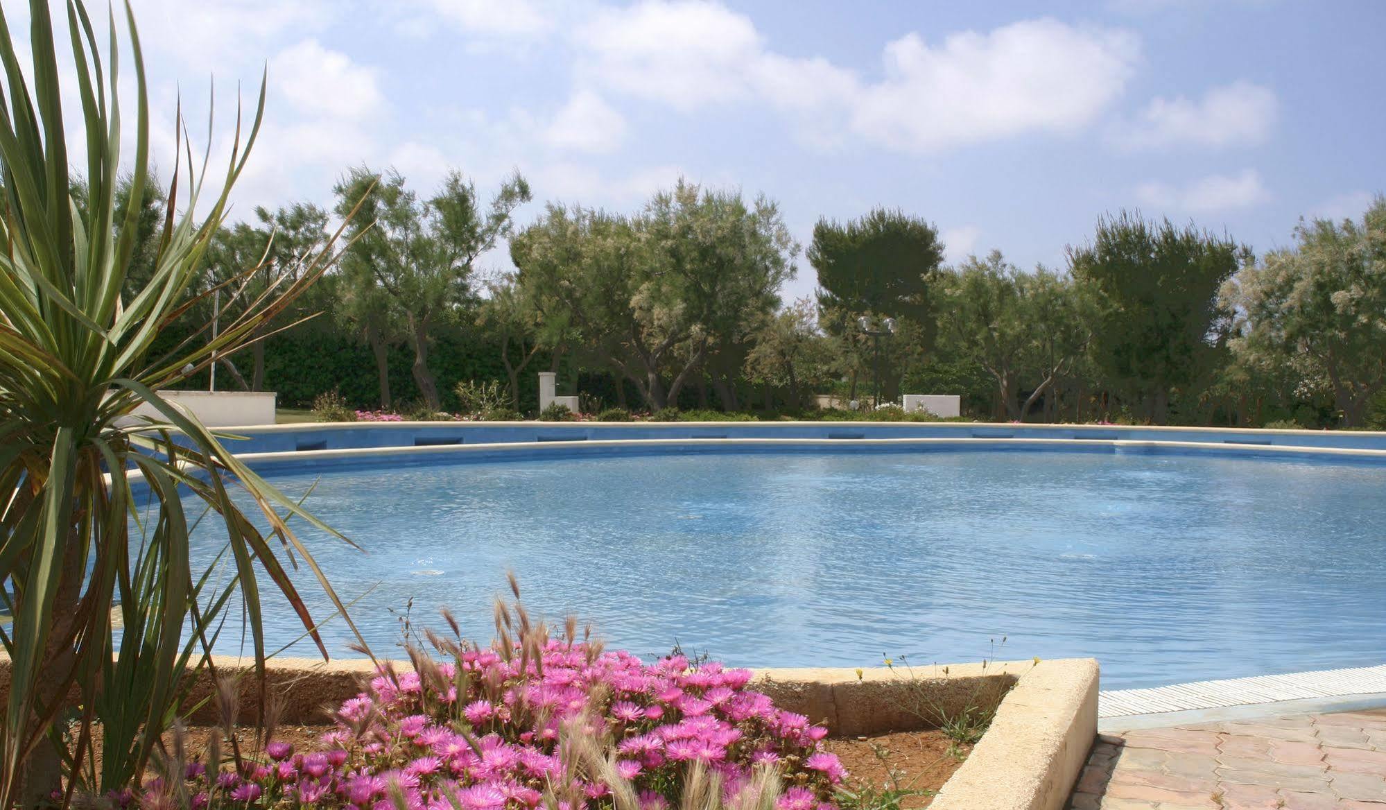 טורה סנטה סאבינה Camping Villaggio Lamaforca מראה חיצוני תמונה