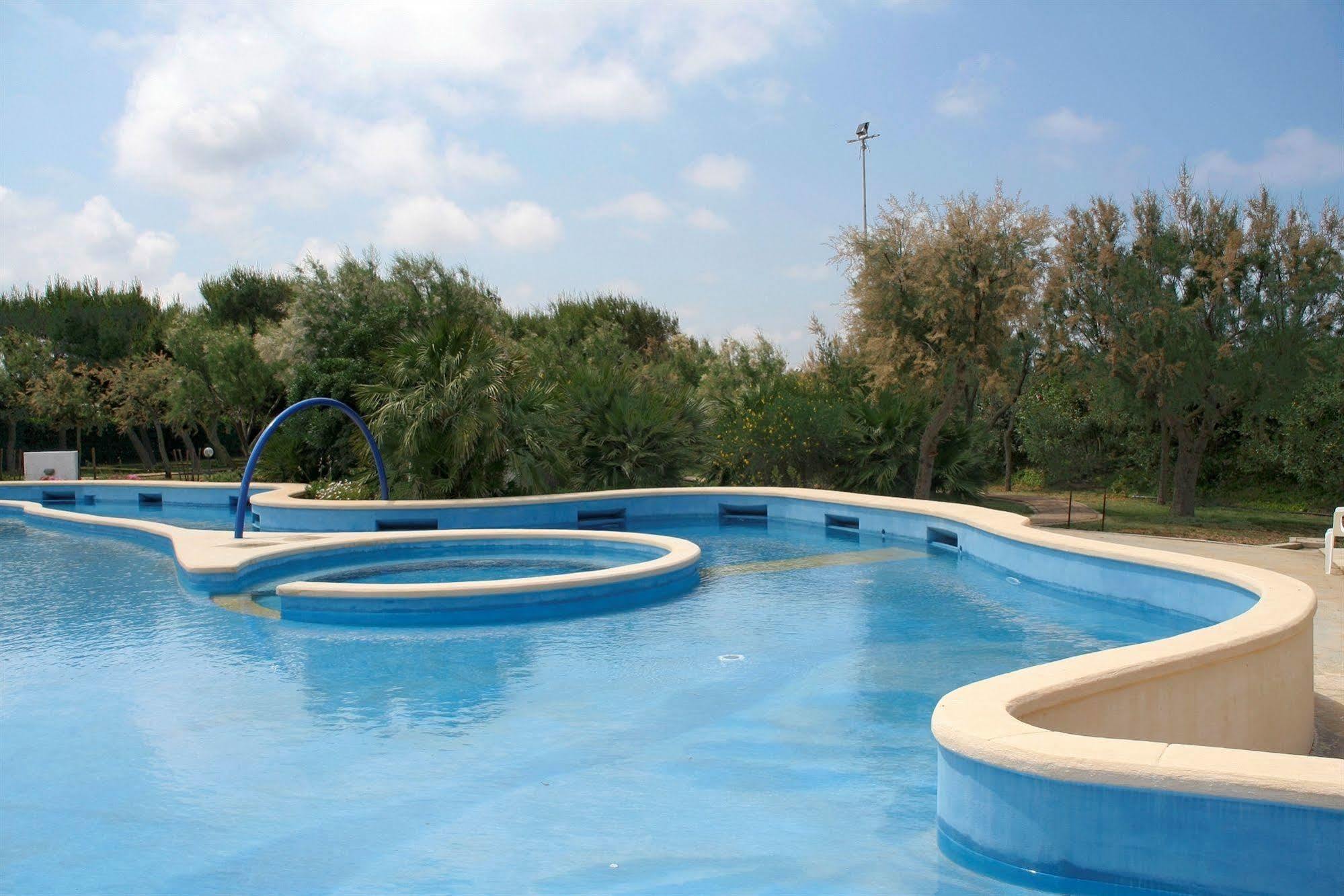 טורה סנטה סאבינה Camping Villaggio Lamaforca מראה חיצוני תמונה
